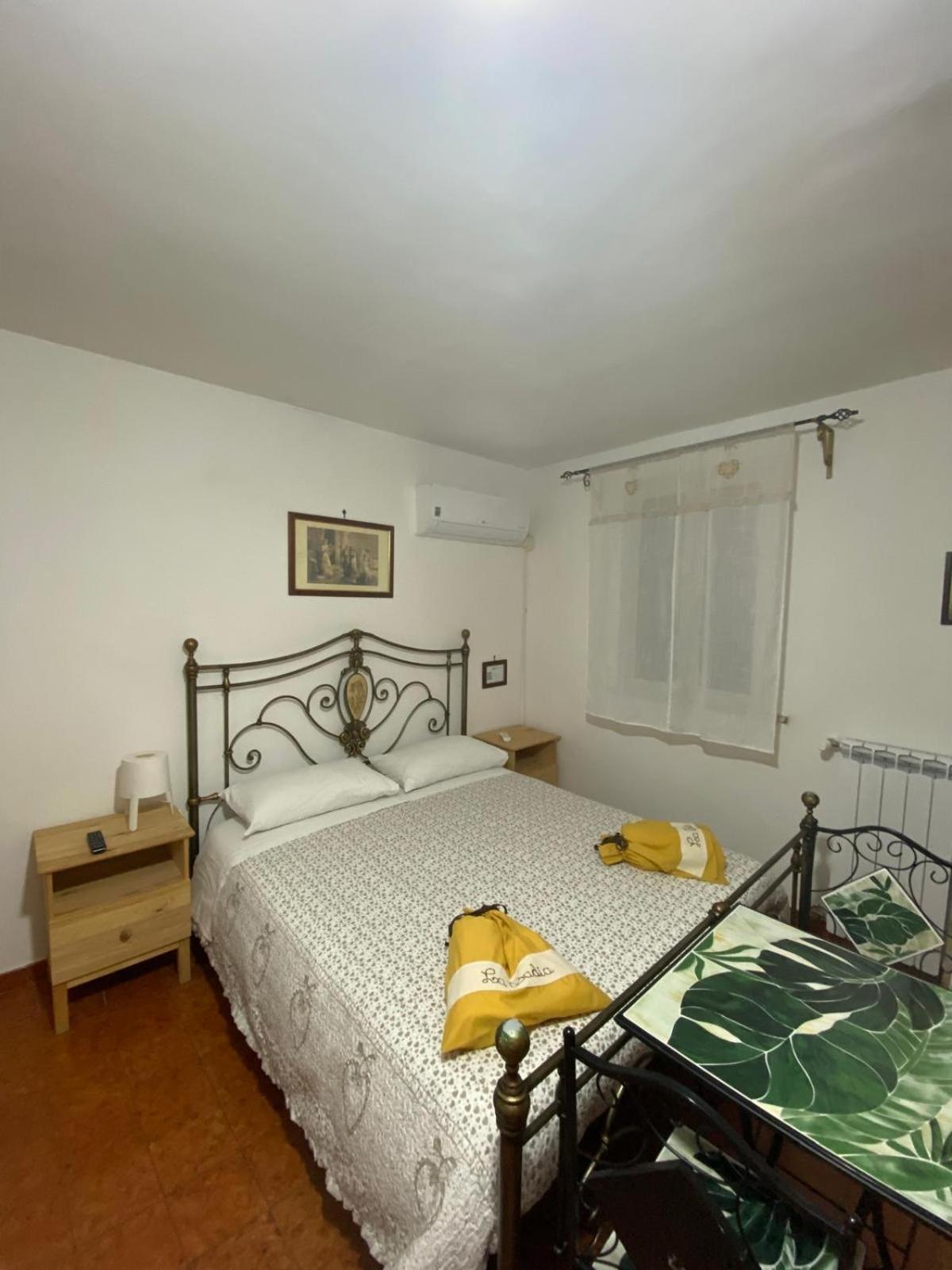 La Badia Hotel Messina Kamer foto